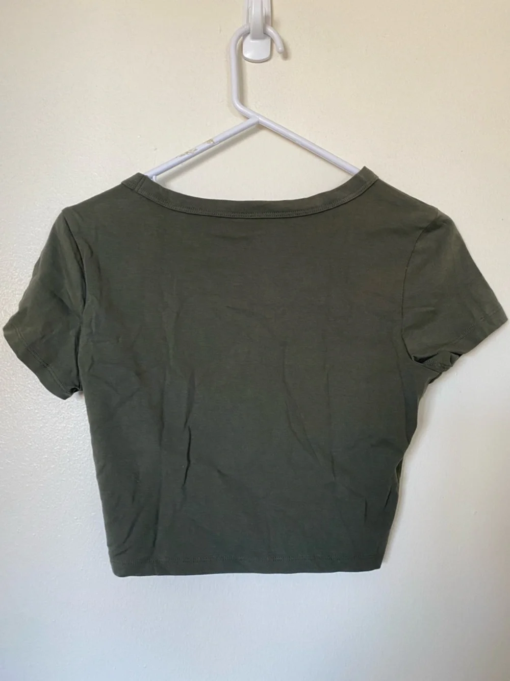 Wild Fable Olive Green V Neck Crop Top in Womens Size Medium | Army Green - Picture 4 of 4
